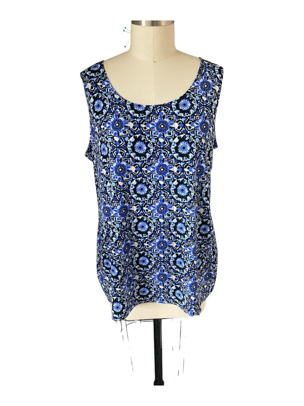 Chico's easy wear Blue abstract geometric Scoop Neck Tank, Chicos 2/size 12ish